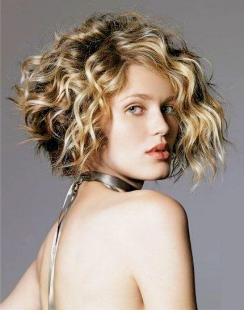 Bob Haircuts For Wavy Hair
 21 Stylish and Glamorous Curly Bob Hairstyle for Women