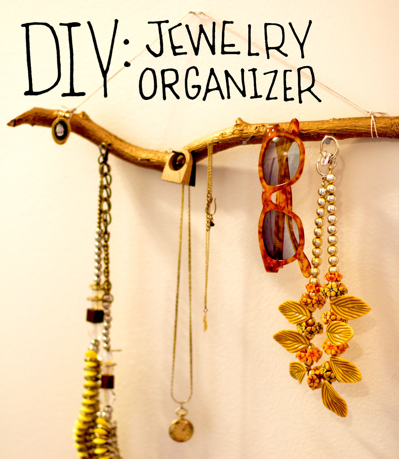 Bracelet Organizer DIY
 DIY Jewelry Organizer