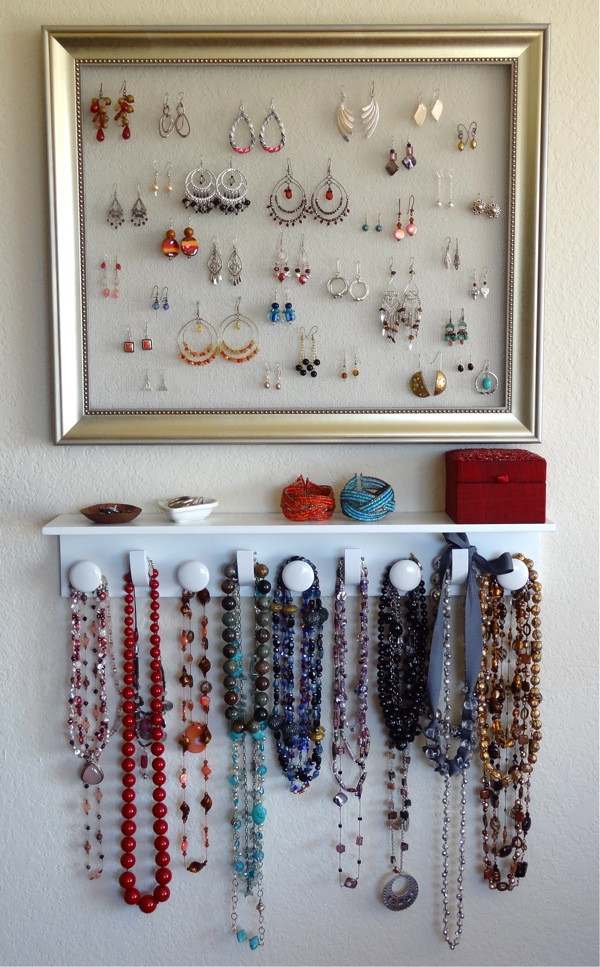 Bracelet Organizer DIY
 Twinkle and Twine DIY Jewelry Organizer
