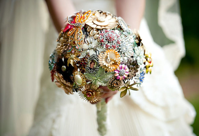 Brooches Bouquet
 Wedding Trend Vintage Brooch Bouquets