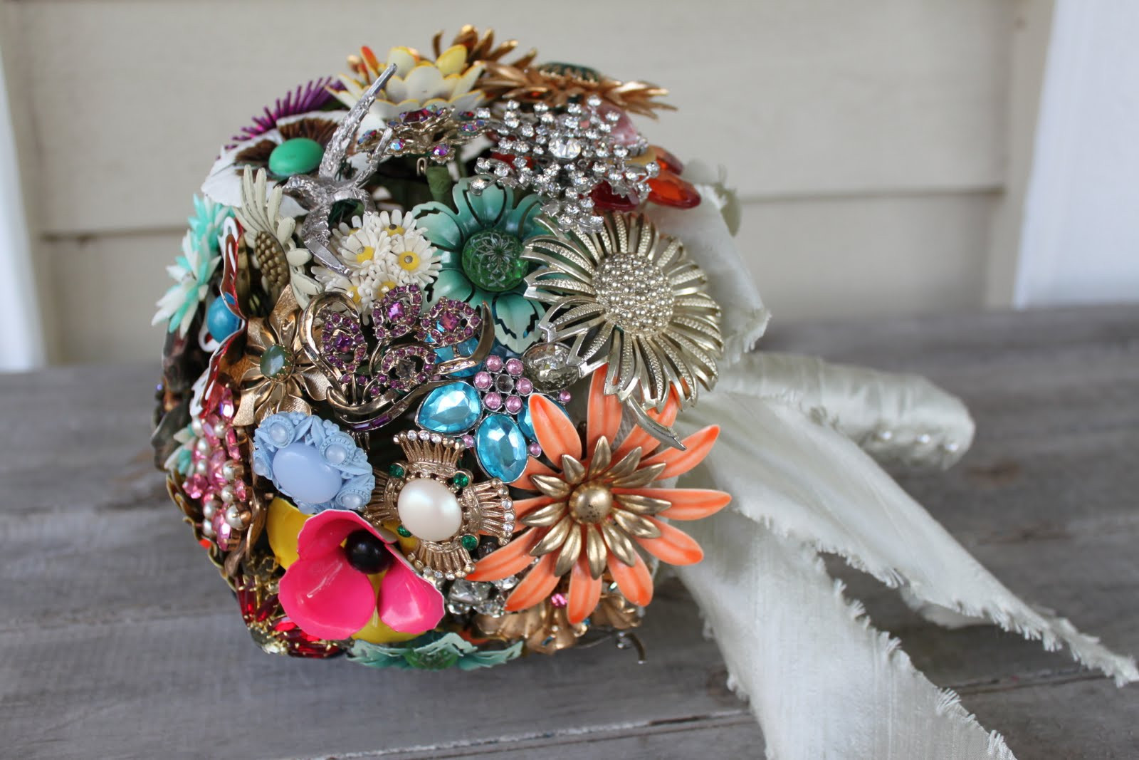 Brooches Bouquet
 Parsonage Events How to make a vintage brooch bouquet