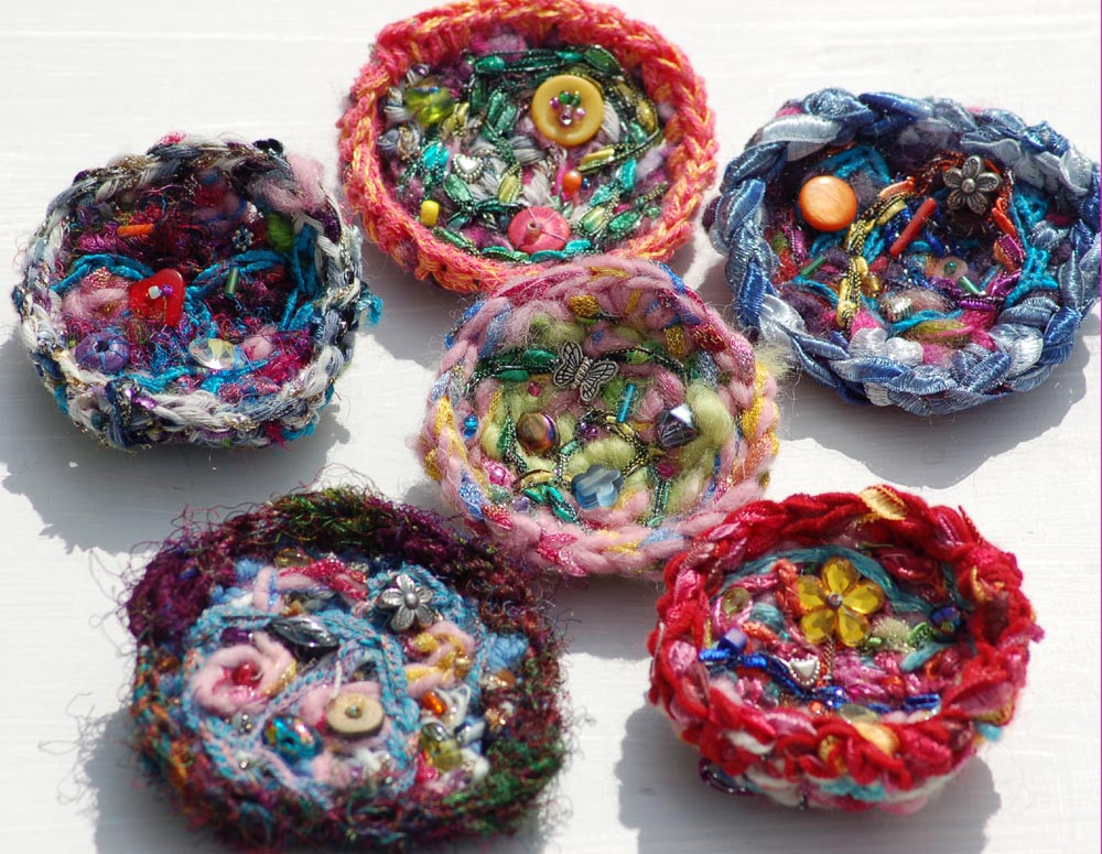 Brooches Crochet
 Funky Scrumbled Crochet Brooch Tutorial