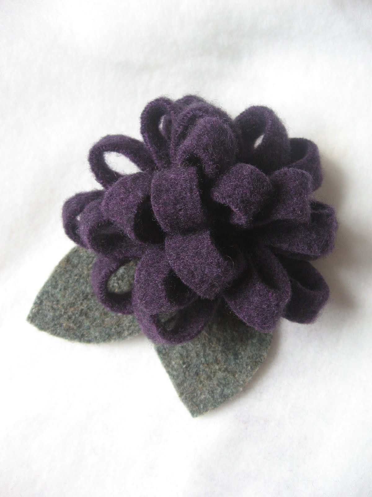 Brooches Tutorial
 Upcycled Creatively Upcycled loopy style felt flower