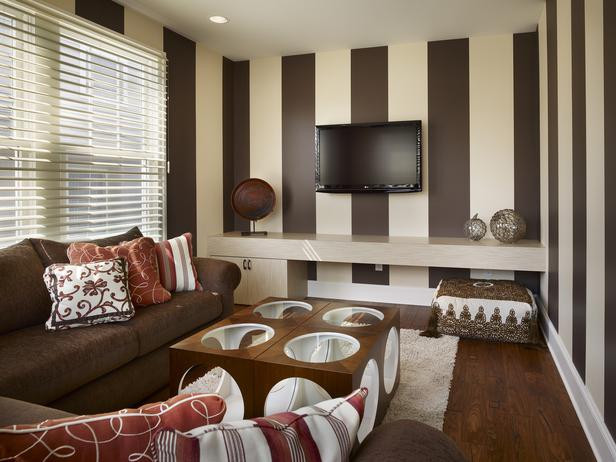 Brown Living Room Walls
 Decorating Ideas for the Front Room UK