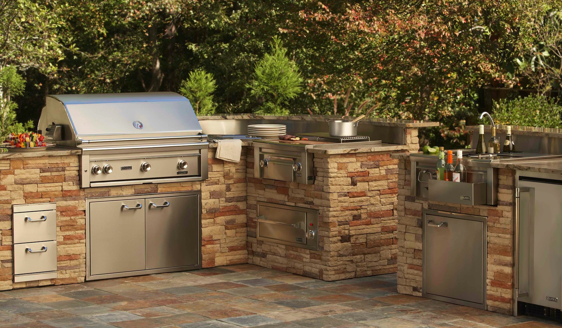 Built In Outdoor Kitchen
 Purchasing A Professional Barbecue Grill for your Outdoor