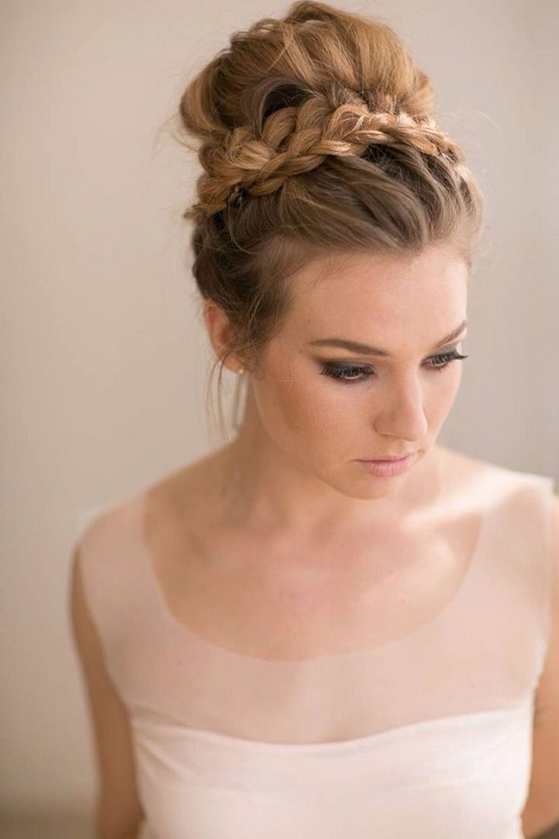 Buns For Wedding Hairstyles
 16 Seriously Chic Vintage Wedding Hairstyles