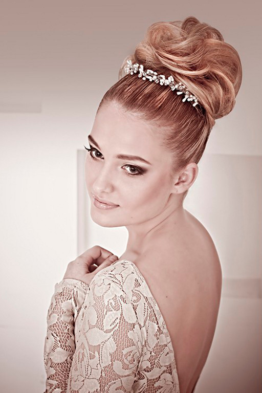 Buns For Wedding Hairstyles
 30 Best Wedding Bun Hairstyles EverAfterGuide