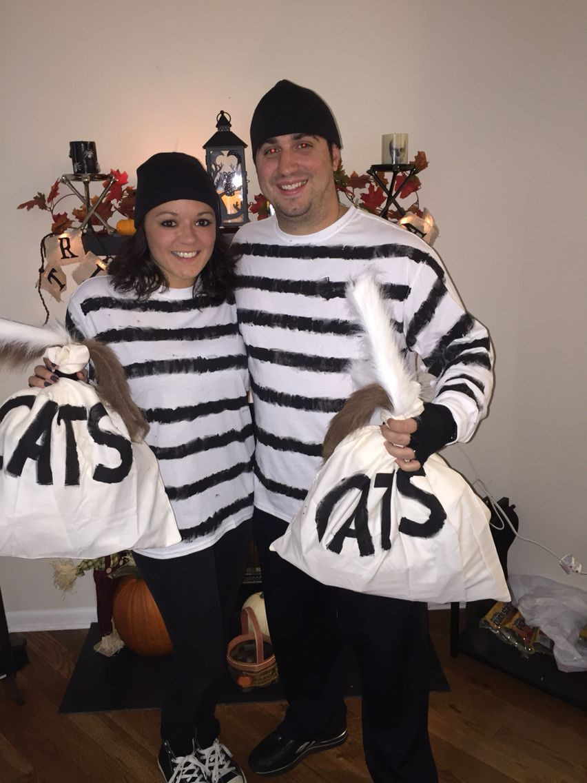 Burglar Costume DIY
 Couples Halloween Costume Idea Cat Burglars Get it Old