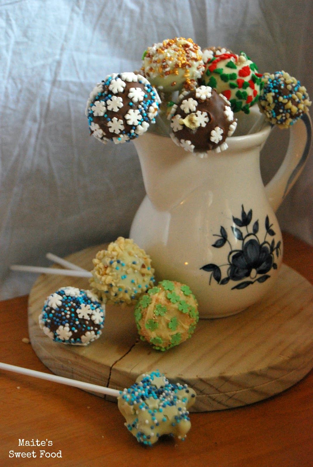 Cake Pops With Cream Cheese
 Cake pops de chocolate y cream cheese frosting