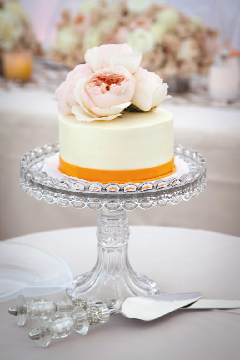 Cake Wedding
 10 Wedding Cakes That Almost Look Too Pretty To Eat