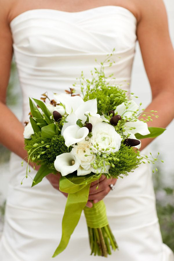 Calla Lily Wedding Flowers
 Building a Beautiful Calla Lily Wedding Bouquet