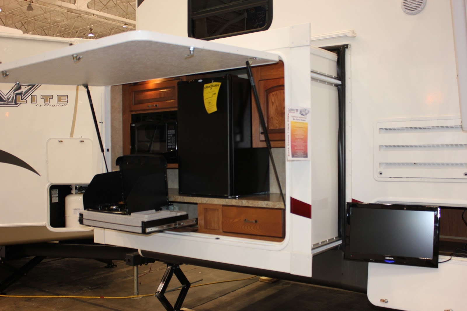 Camper Outdoor Kitchen
 2012 Ohio RV Supershow Outdoor Kitchens Gr8LakesCamper