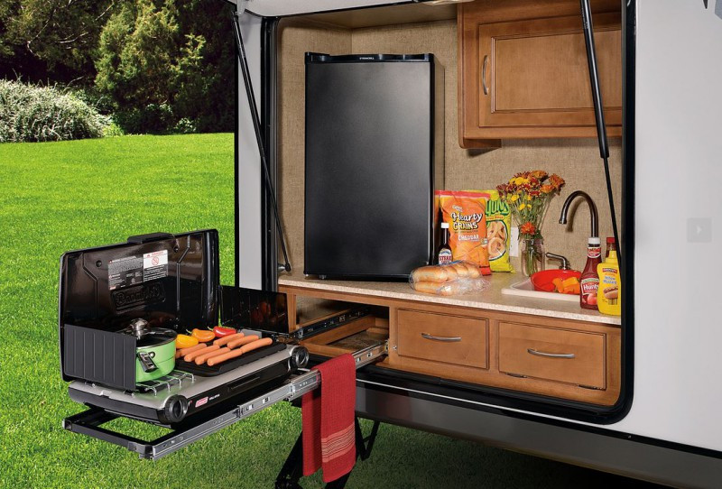 Camper With Outdoor Kitchen
 10 Amazing RVs Outdoor Entertaining & Kitchens