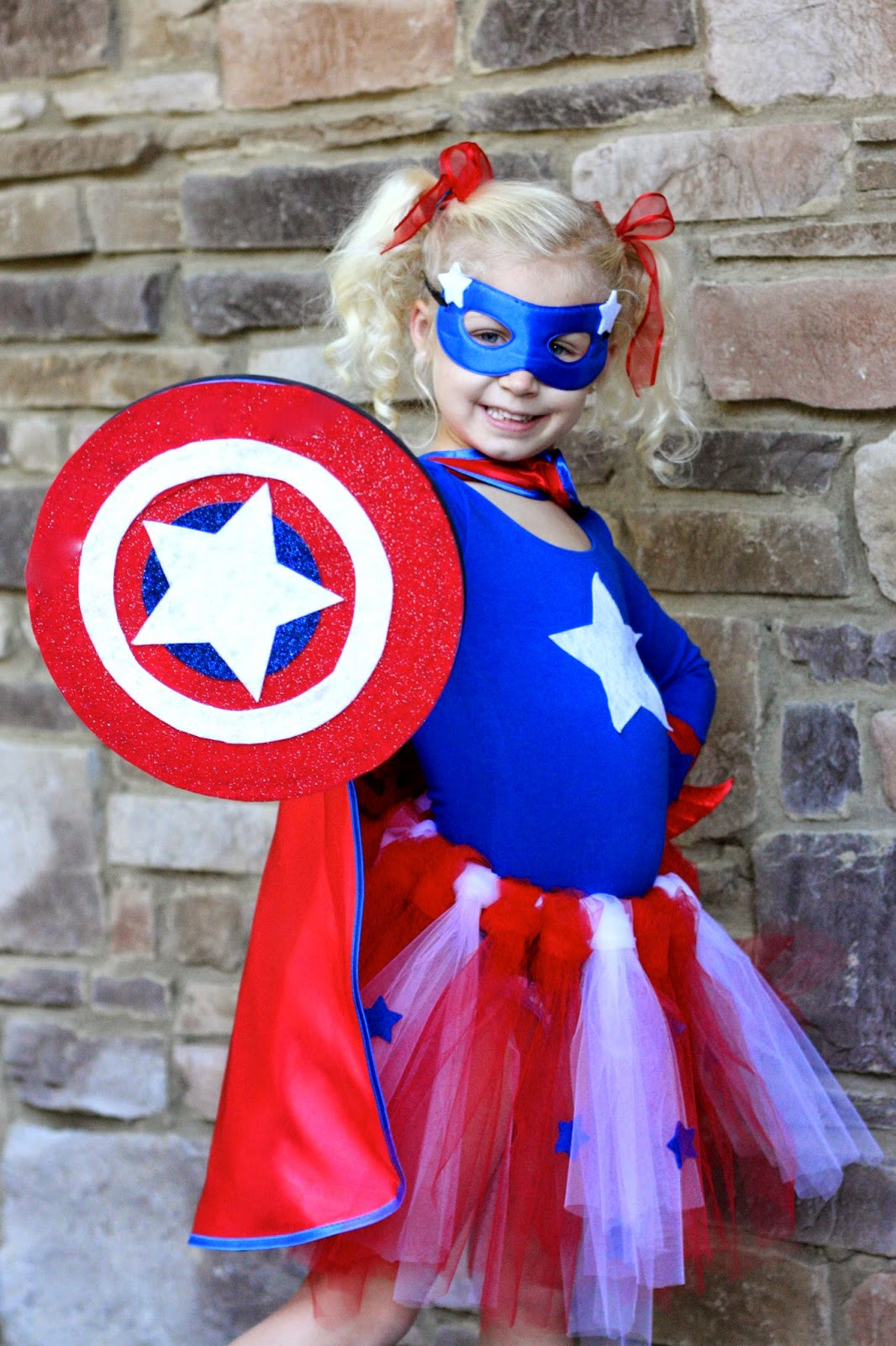 Captain America Mask DIY
 Magnolia Mamas DIY Superhero Costumes