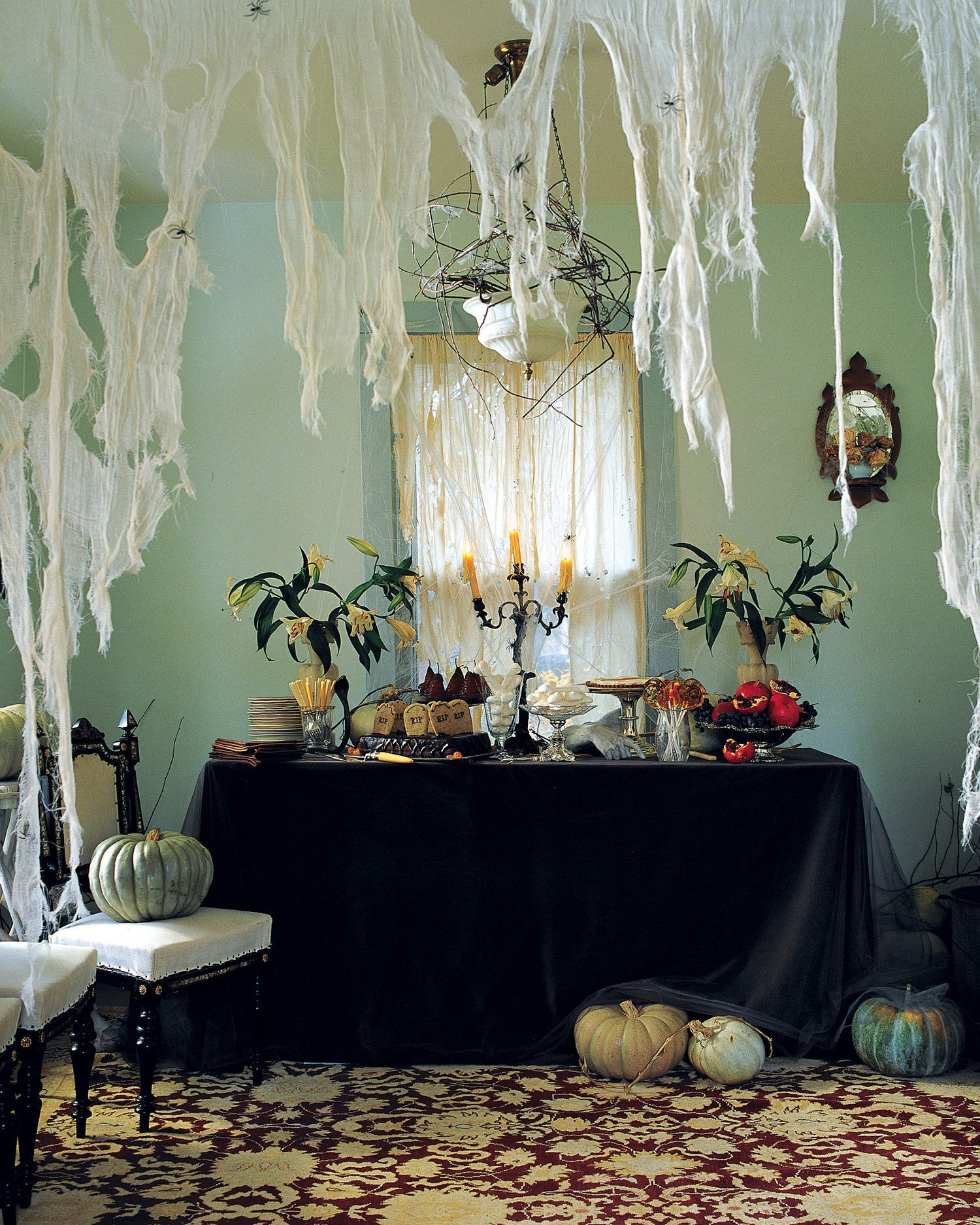 Cheap Indoor Halloween Decorations
 20 of Our Best Indoor Halloween Decorations
