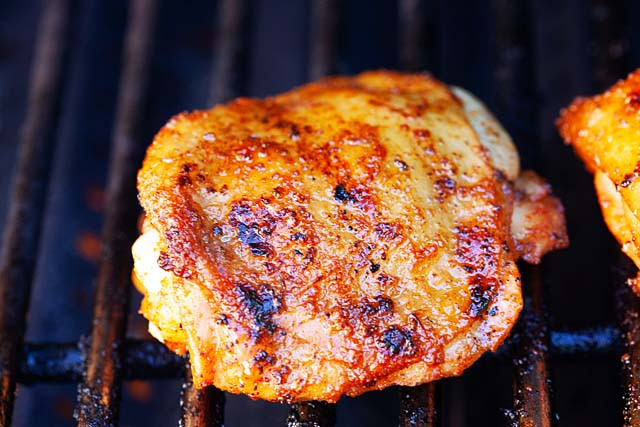 Chicken Thighs On Gas Grill
 Juicy Grilled Chicken Thighs The Best Recipe Ever