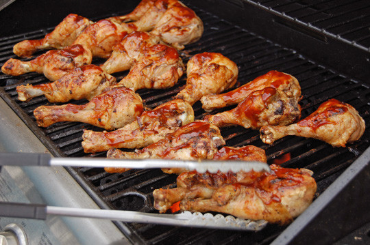 Chicken Thighs On Gas Grill
 The Secret of Barbecuing Chicken Legs on a Gas Grill Eat