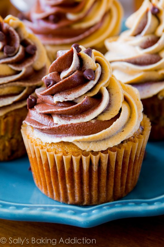 Chocolate Cupcakes With Peanut Butter Frosting
 Banana Cupcakes with Chocolate Peanut Butter Frosting