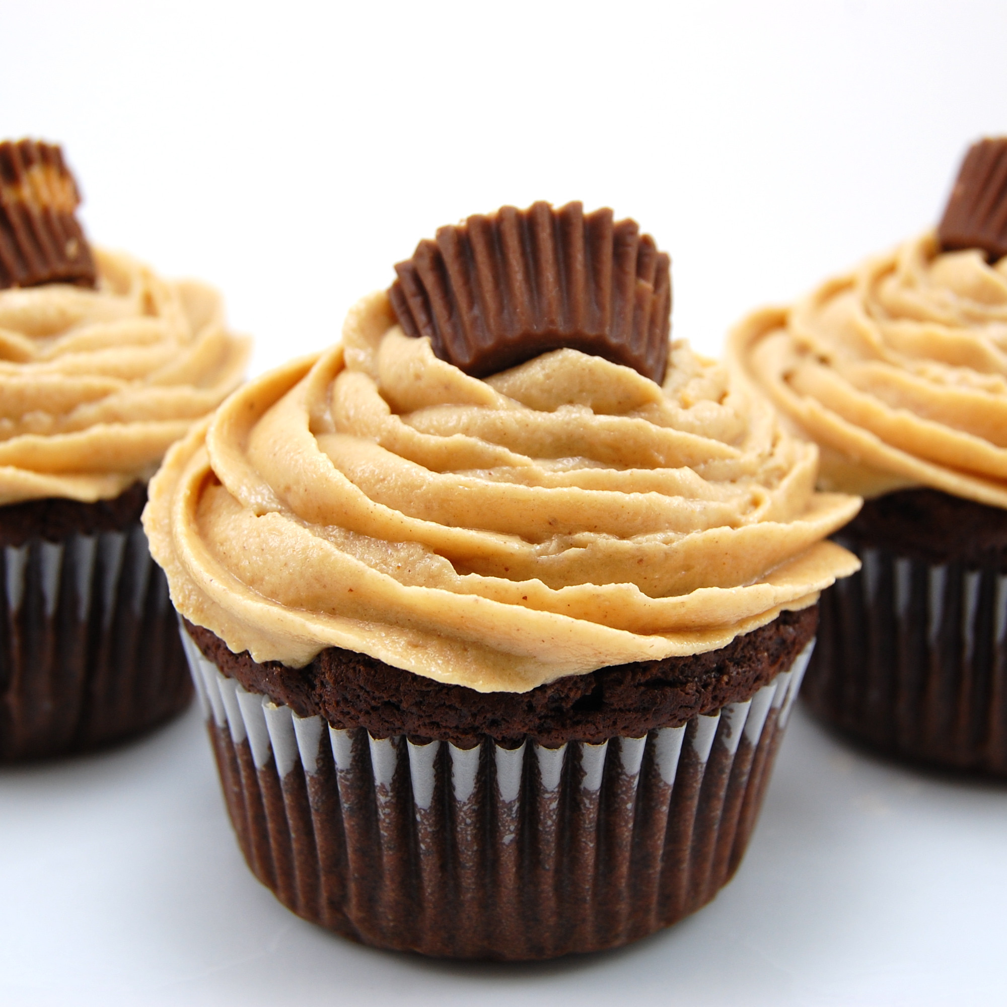 Chocolate Cupcakes With Peanut Butter Frosting
 Chocolate Peanut Butter Cup Cupcakes with Peanut Butter