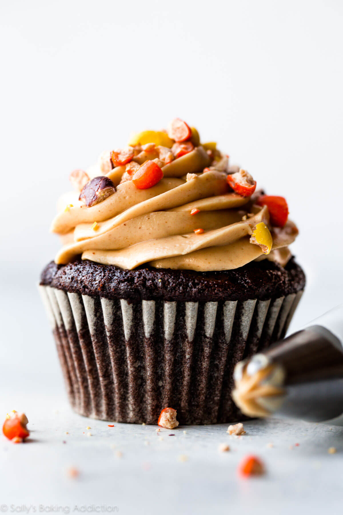 Chocolate Cupcakes With Peanut Butter Frosting
 Dark Chocolate Cupcakes with Creamy Peanut Butter Frosting