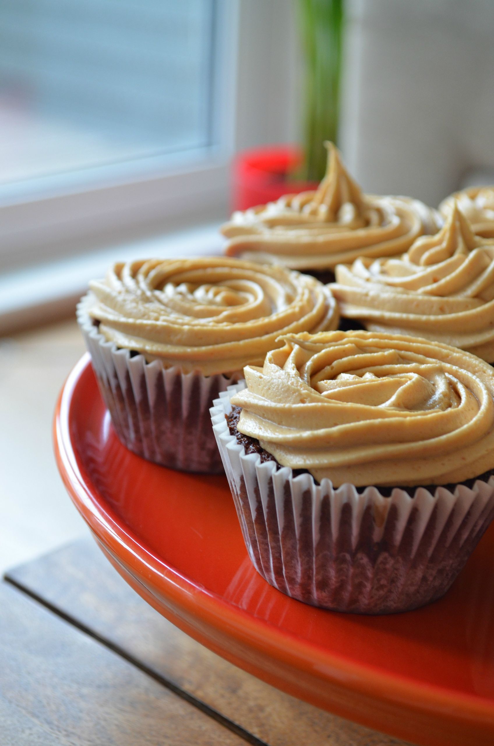 Chocolate Cupcakes With Peanut Butter Frosting
 Chocolate Cupcakes with Peanut Butter Frosting Video