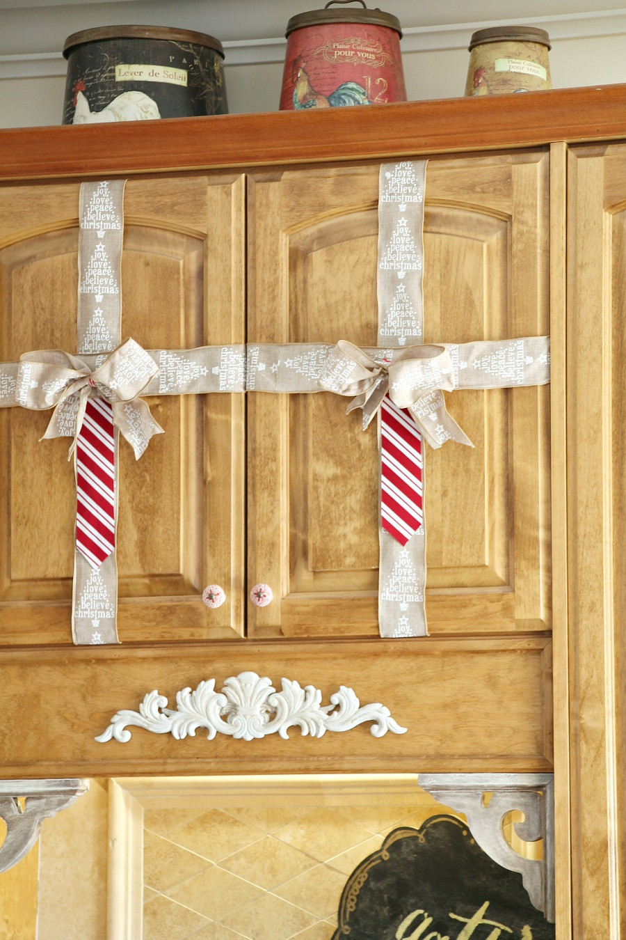 Christmas Cabinet Decorations
 Simple Christmas decorating ideas in the kitchen Debbiedoos