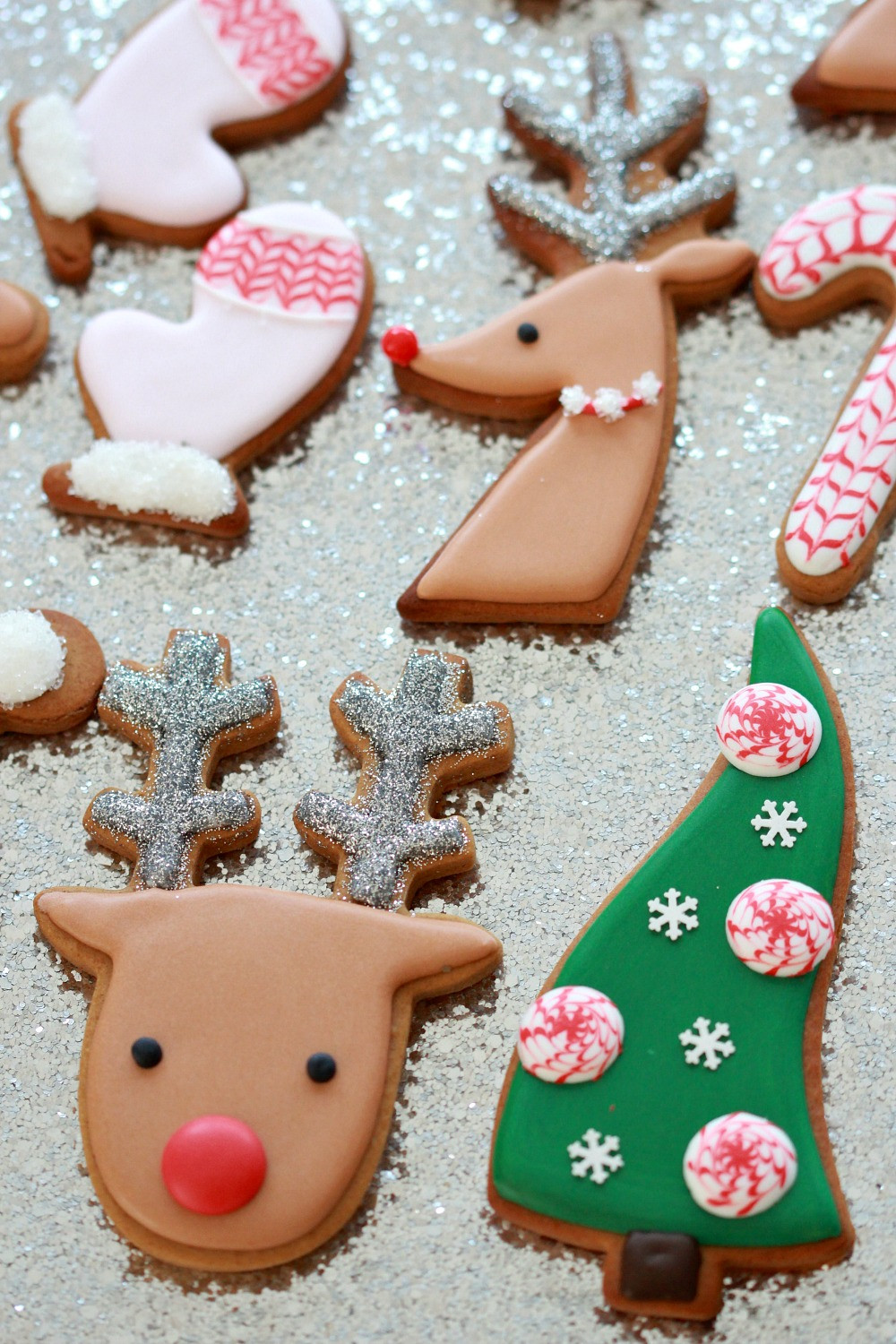 Christmas Cookies Decorated
 Video How to Decorate Christmas Cookies Simple Designs