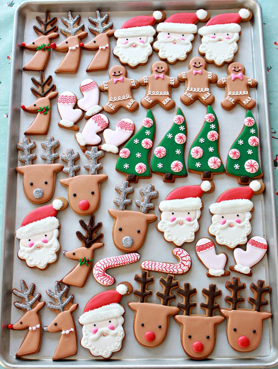 Christmas Cookies Decorated
 Video How to Decorate Christmas Cookies Simple Designs