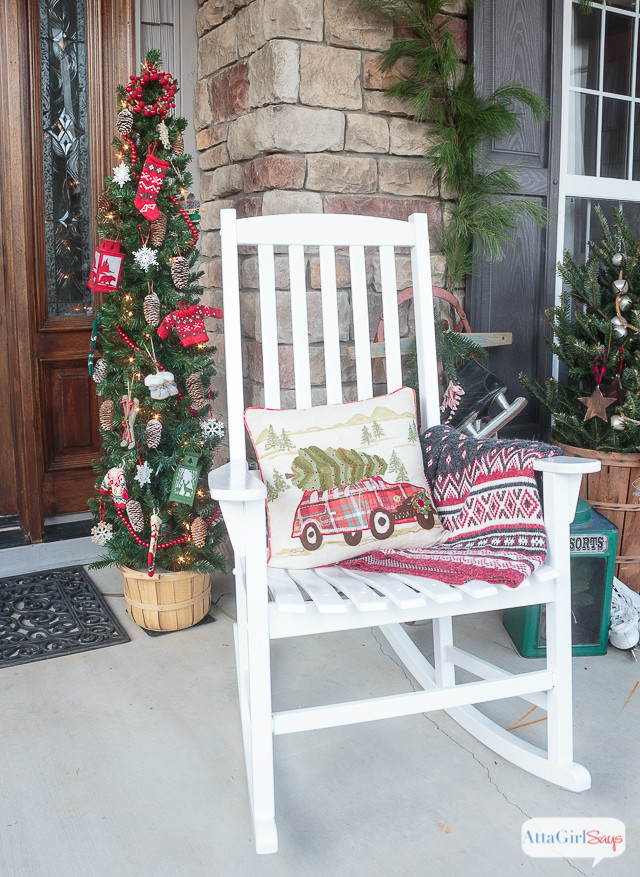 Christmas Decorated Porch
 Front Porch Decorating Ideas You ll Want to Copy for Christmas