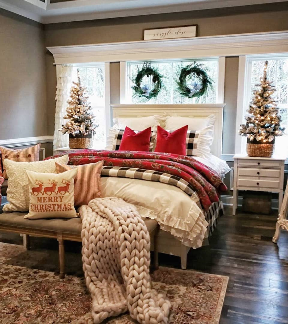 Christmas Decorations Bedroom
 9 Must Have Affordable Christmas Bedroom Decorations