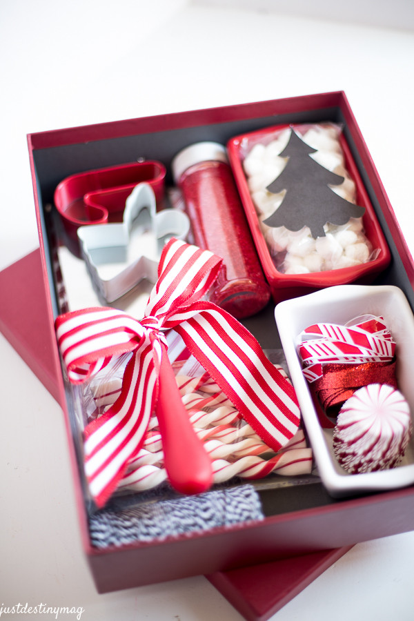 Christmas Gift Box Ideas
 25 Fun & Simple Gifts for Neighbors this Christmas