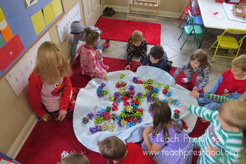 Christmas Party Ideas For Kindergarten Classes
 Simple t bow game for preschoolers – Teach Preschool
