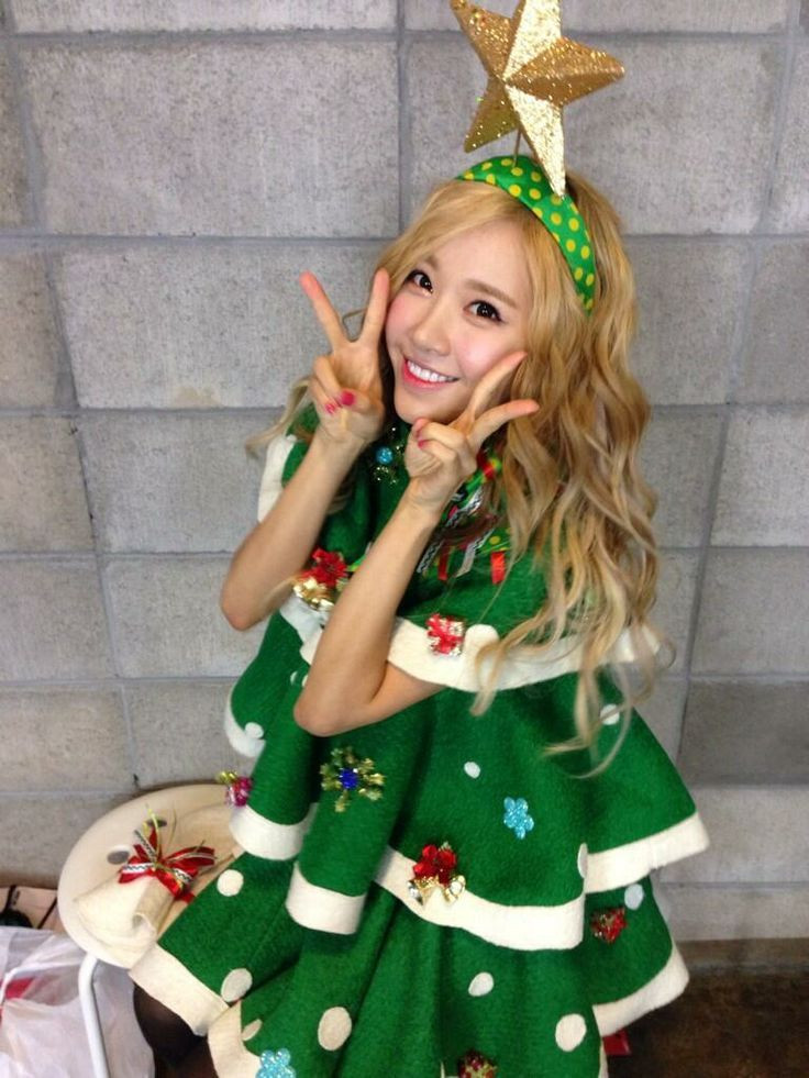 Christmas Tree Costume DIY
 Ellin Lonely Christmas outfit