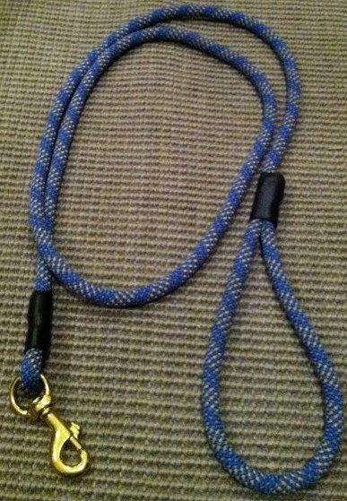 Climbing Rope Dog Leash DIY
 Handmade Dog leash made from Recycled Climbing Rope Blue