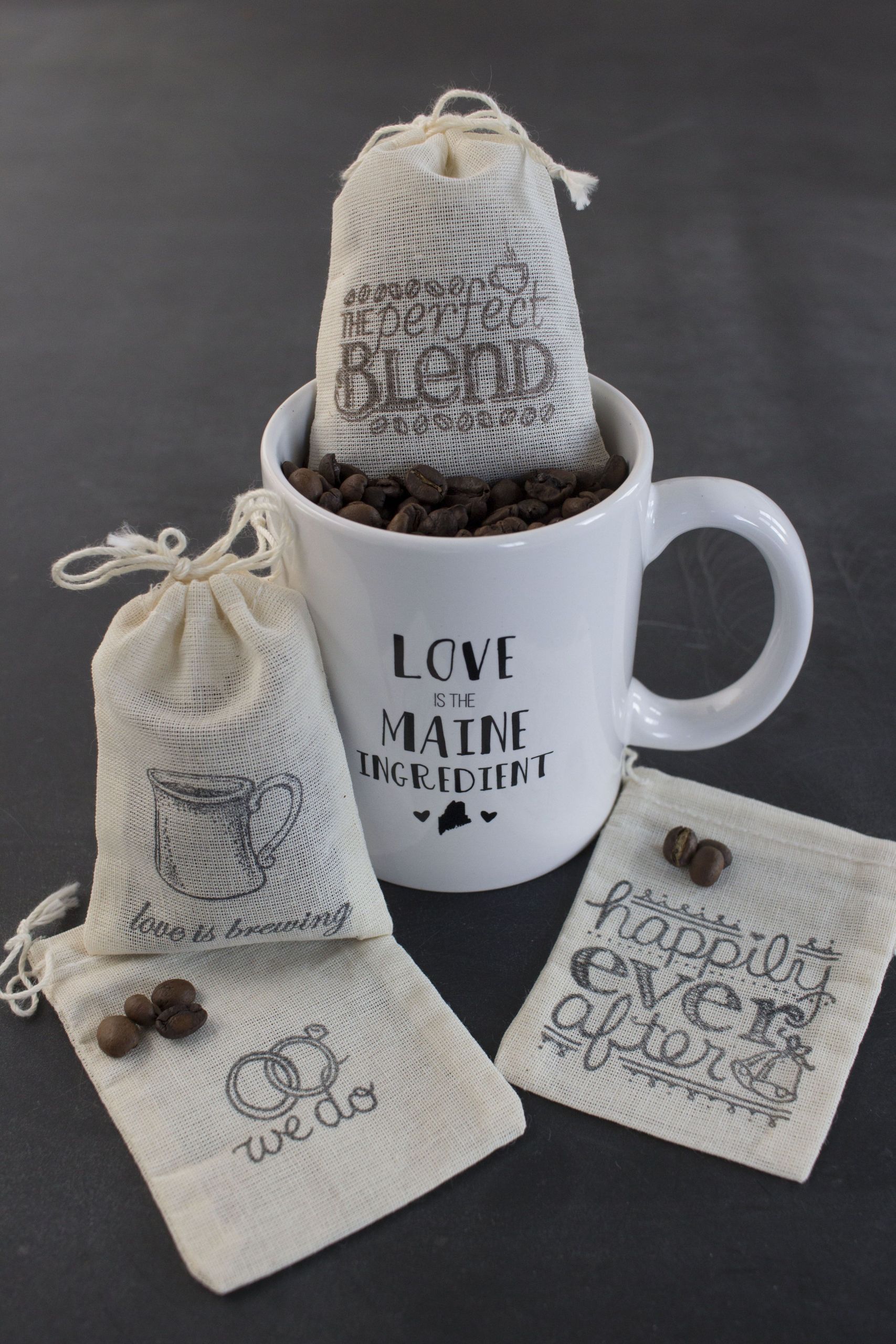 Coffee Wedding Favors DIY
 Custom coffee mug favors except with hot chocolate