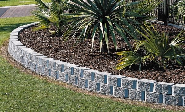 Concrete Landscape Edging Blocks
 Gorgeous landscape designs and modern garden edging ideas