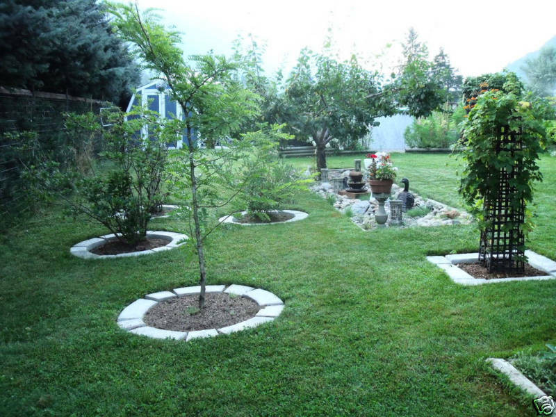 Concrete Landscape Edging Blocks
 4 LARGE MOLDS MAKE CONCRETE GARDEN EDGING & LAWN LANDSCAPE