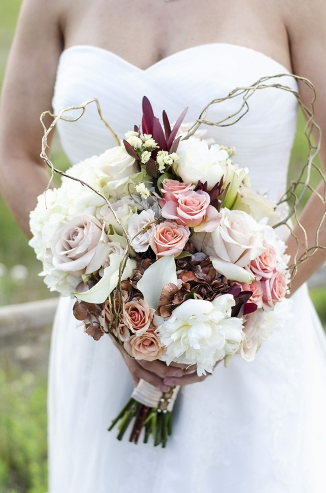 Country Wedding Flowers
 10 Gorgeous Fall Wedding Bouquets