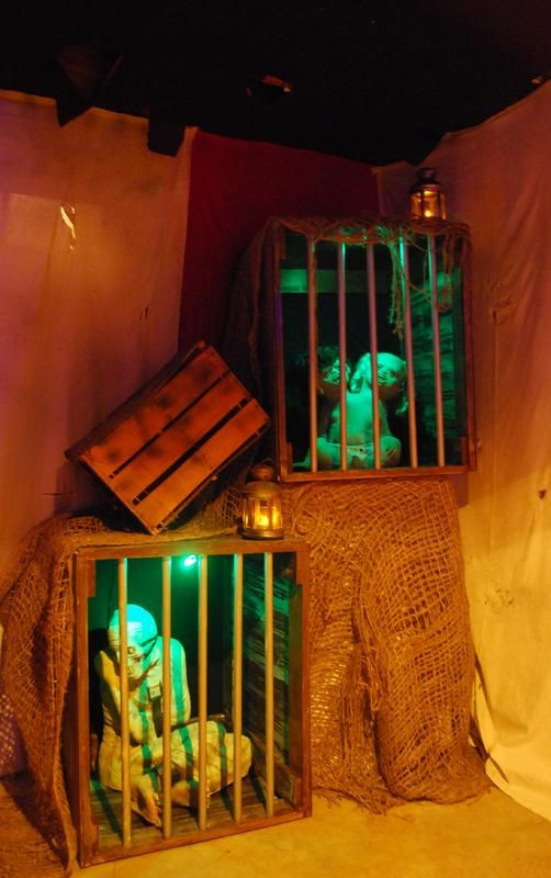 Creating Inexpensive DIY Haunted House Decorations
 Halloween haunt inspiration for CarnEvil scene make