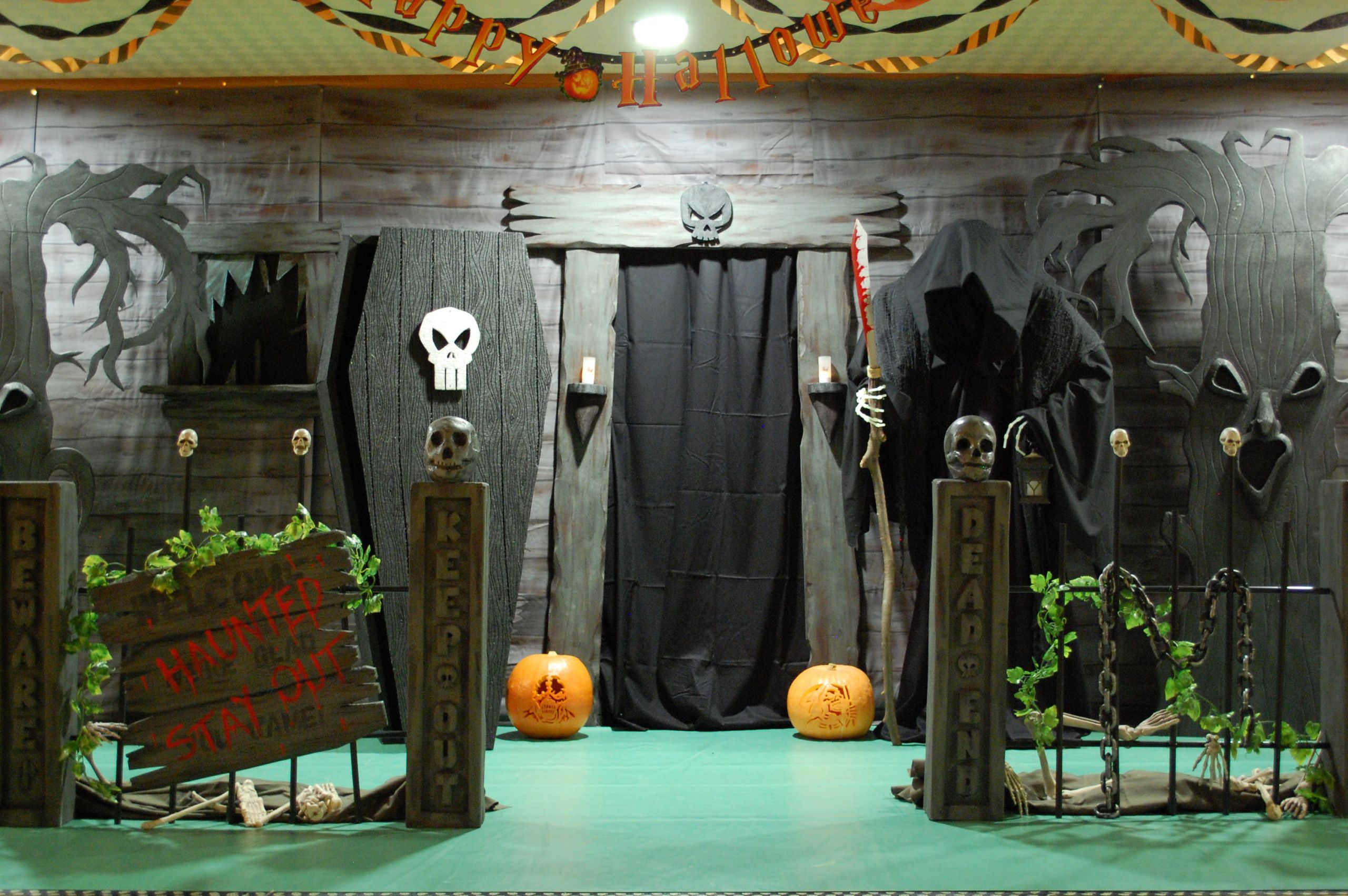 Creating Inexpensive DIY Haunted House Decorations
 Haunted House Ideas – make your own haunted house