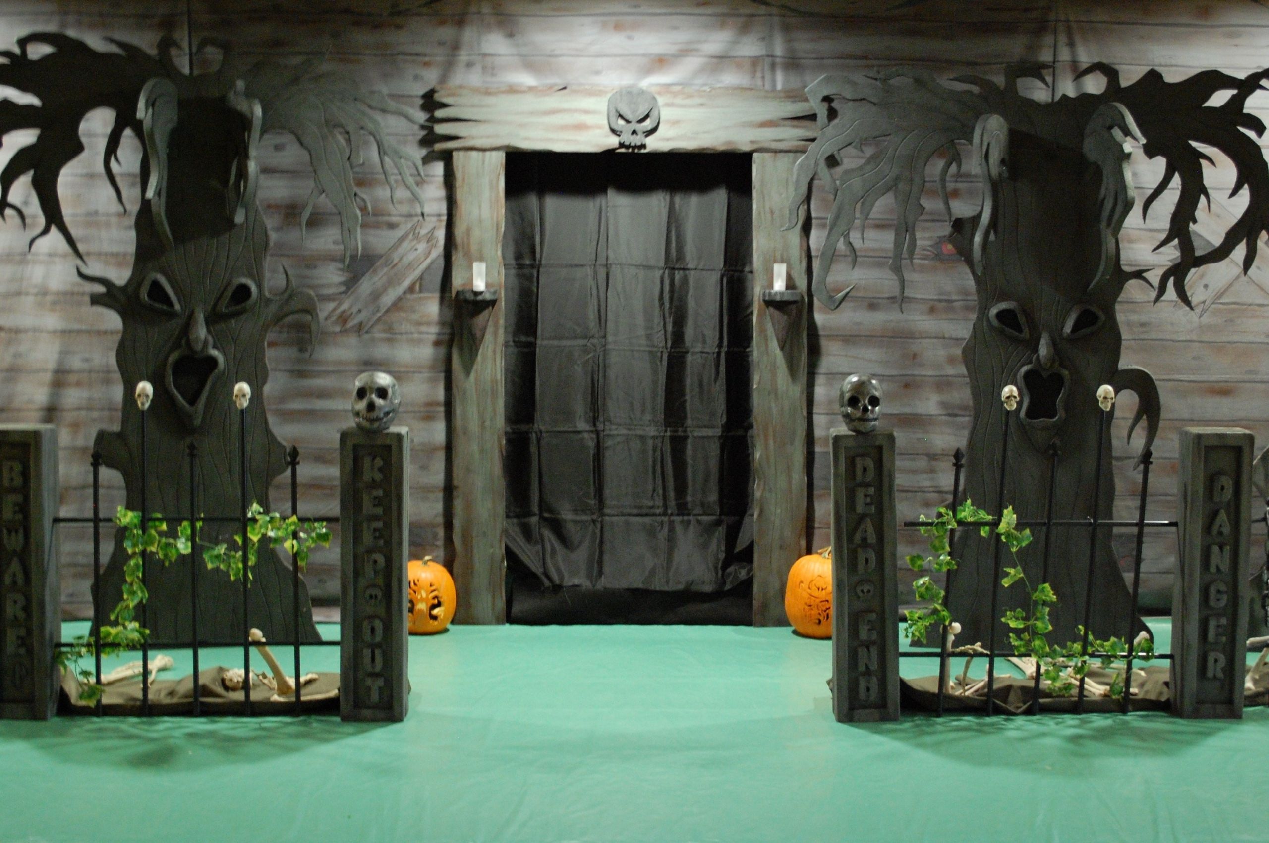 Creating Inexpensive DIY Haunted House Decorations
 10 Attractive Haunted House Ideas For Halloween 2019