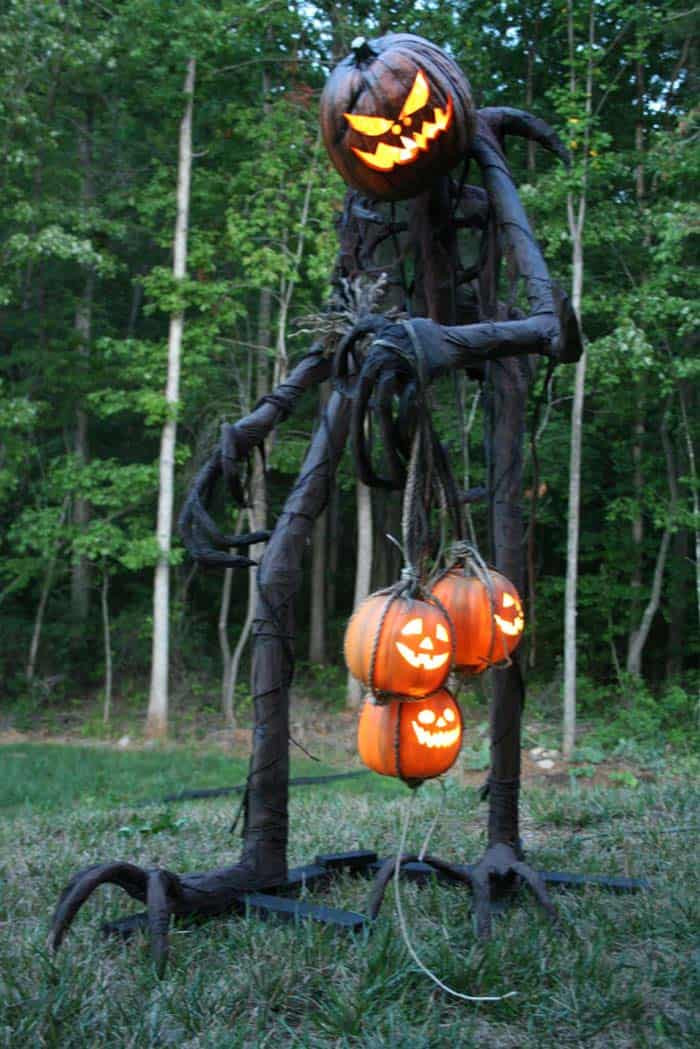 Creepy Outdoor Halloween Decorations
 21 Incredibly creepy outdoor decorating ideas for Halloween