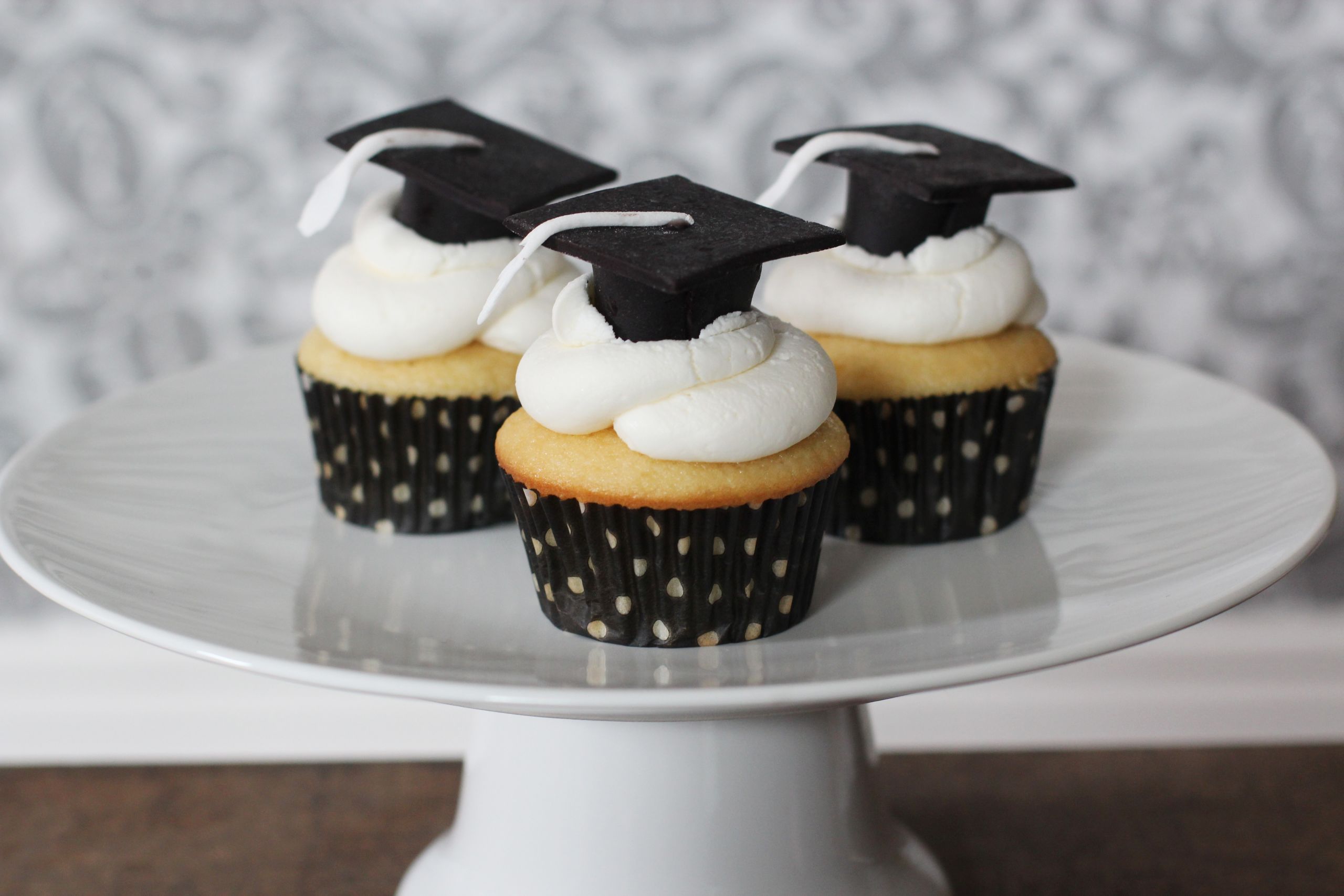 Cupcake Decorating Ideas Graduation Party
 Graduation Cupcakes CakeCentral