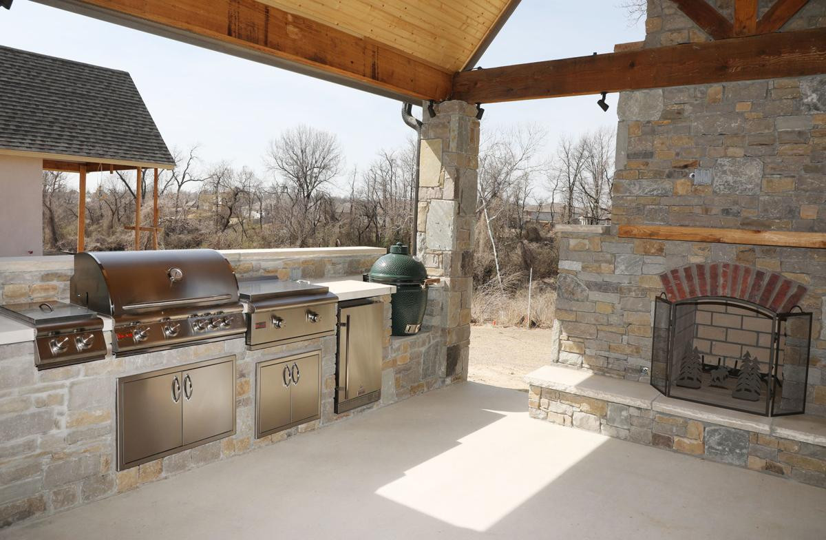 Custom Outdoor Kitchens
 Add living space with a custom outdoor kitchen
