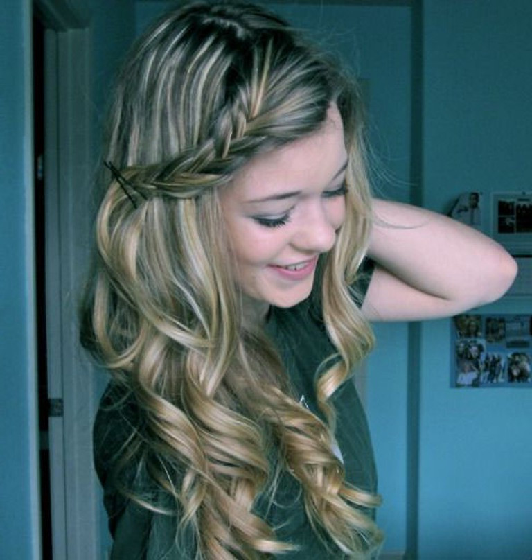 Cute And Easy Hairstyles For Curly Hair
 Cute easy hairstyles for long curly hair Hairstyles for