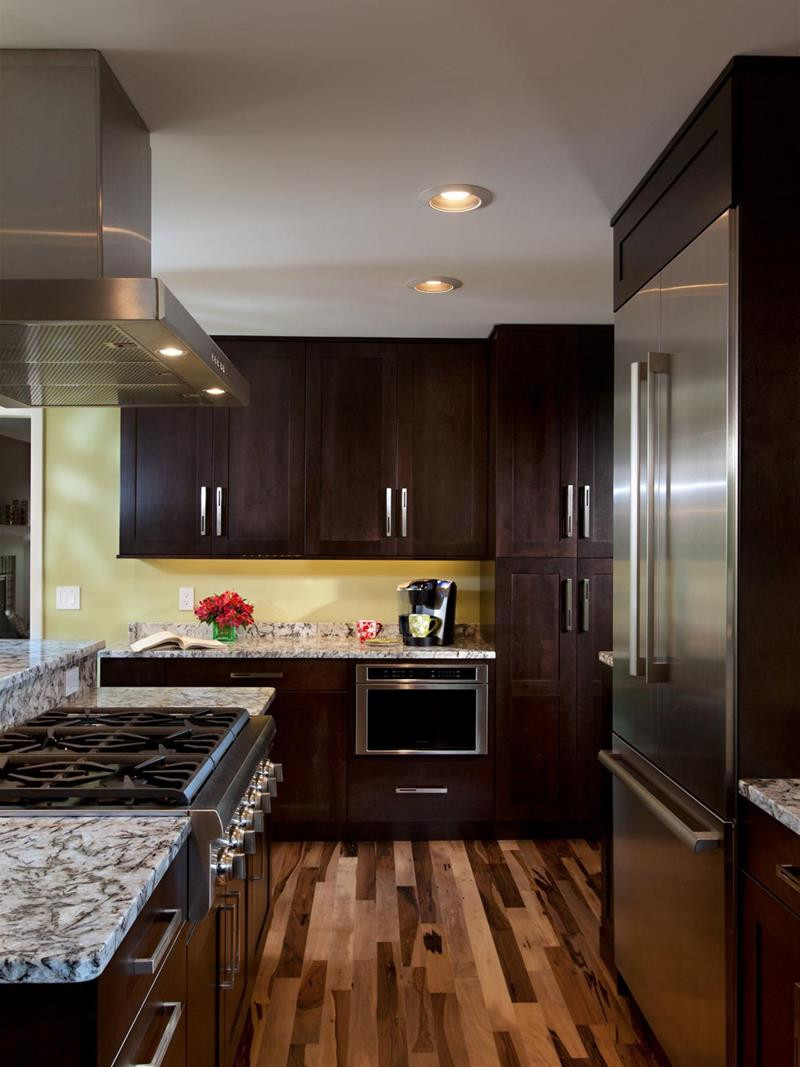 Dark Wood Floor In Kitchen
 25 Elegant Kitchens with Hardwood Floors