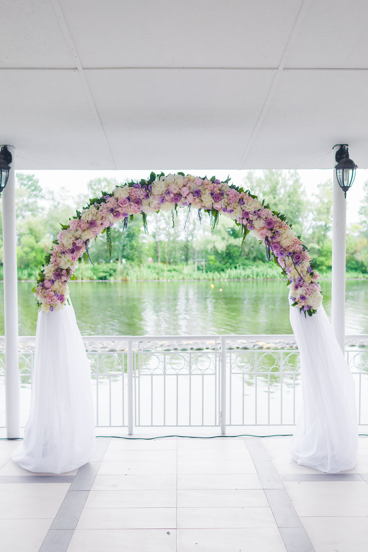 Decorated Wedding Arches
 Breathtakingly Beautiful Ways to Decorate Arches for a