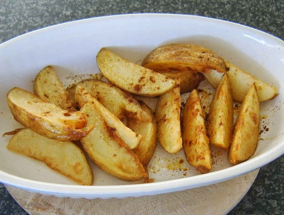 Deep Fried Potato Wedges
 Deep fried potato wedges are seasoned with salt and chilli