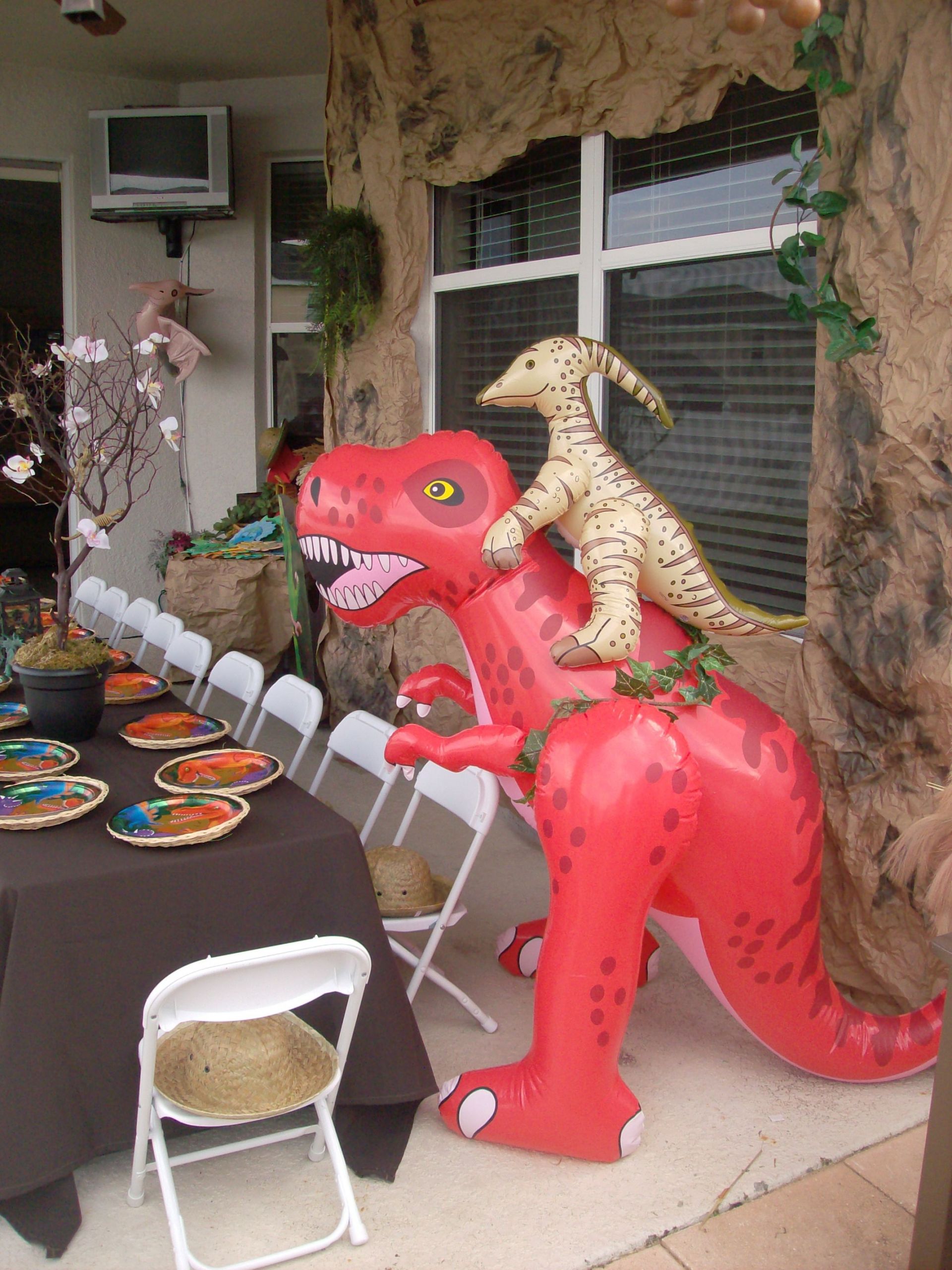 Dinosaurs Birthday Party
 dinosaur party decorations