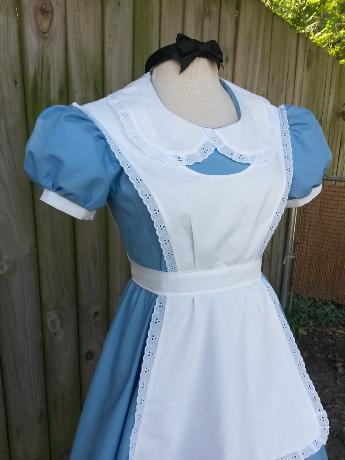 DIY Alice In Wonderland Costume Adults
 Adult Alice in Wonderland costume for Halloween or Cosplay